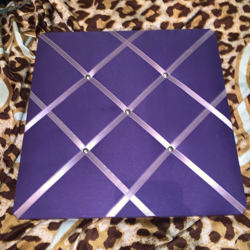 Picture or Memory Holder for Wall